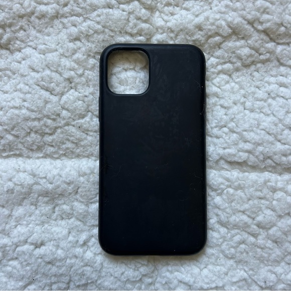 iPhone 12 Pro - 6 Protecting Cases - Picture 3 of 7